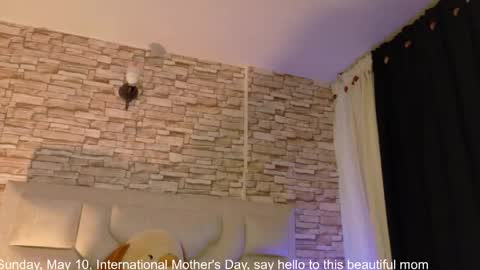 jade white  online show from May 11, 2026, 12:33 pm