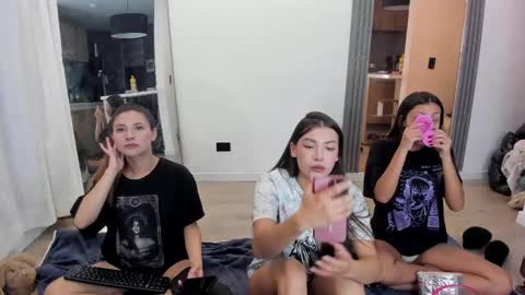 Snapshot of jade_ws chatting on March 7, 2025, 5:40 am Jade online show from March 7, 2025, 5:40 am