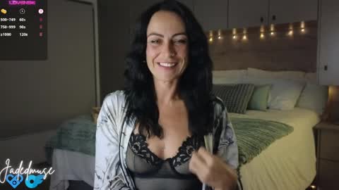 Snapshot of jadedmuse chatting on April 3, 2026, 8:18 pm Jade online show from April 3, 2026, 8:18 pm