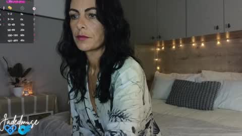 Snapshot of jadedmuse chatting on April 5, 2026, 8:17 pm Jade online show from April 5, 2026, 8:17 pm