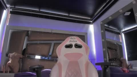 jadeestudios online show from March 19, 2026, 8:02 pm