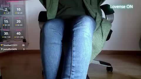 Snapshot of jadefxxt2 chatting on December 18, 2025, 2:56 pm Jadefxxt online show from December 18, 2025, 2:56 pm