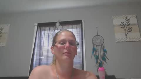 JadeLuv online show from April 5, 2026, 3:53 pm