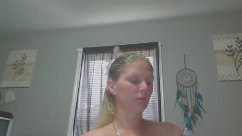 JadeLuv online show from May 1, 2026, 4:55 pm