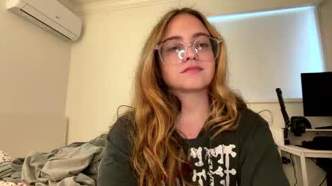 jademonroe0522 online show from February 4, 2026, 4:02 pm