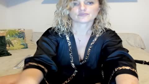 elena online show from February 5, 2025, 5:41 am