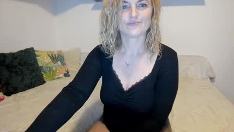 elena online show from February 11, 2025, 2:35 am