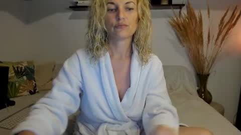 elena online show from July 5, 2026, 1:34 am