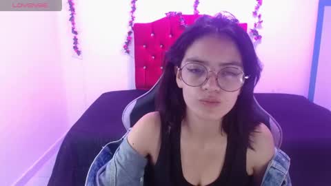 jaide387017 online show from April 23, 2026, 8:33 pm