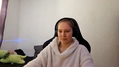 jaimeeosendorf online show from April 8, 2026, 9:09 am