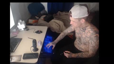 showingitoff online show from December 5, 2025, 6:44 am