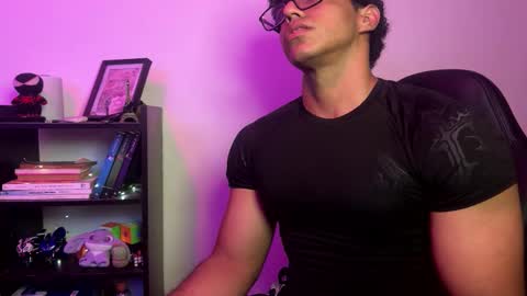 jake_hill1 online show from December 19, 2025, 5:14 am