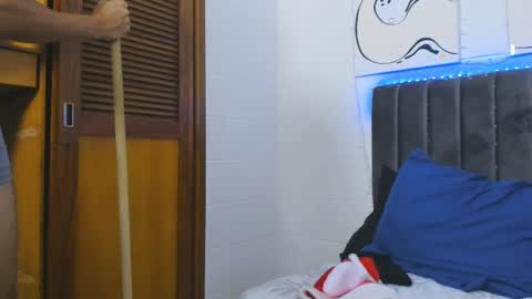 Hi guys im new 3 online show from March 4, 2025, 11:22 pm