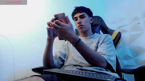 jake_tripp online show from December 31, 2024, 4:27 am