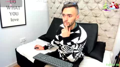 jakemagnus_ online show from December 26, 2024, 12:05 pm