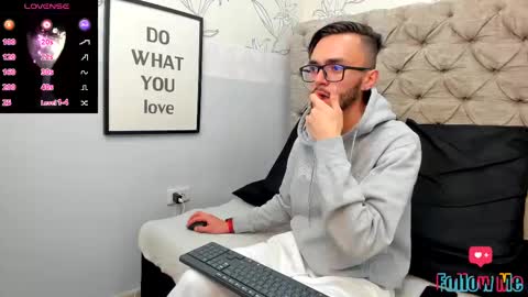 jakemagnus_ online show from January 2, 2025, 12:57 pm