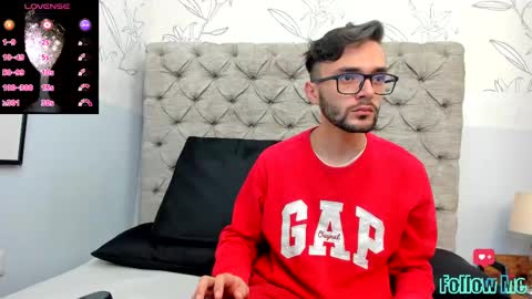 jakemagnus_ online show from January 3, 2025, 11:46 am