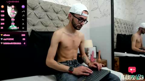 jakemagnus_ online show from January 4, 2025, 3:39 pm