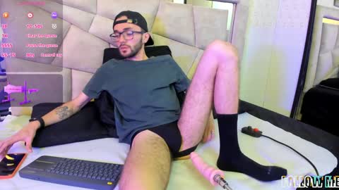 jakemagnus_ online show from January 24, 2025, 7:07 pm