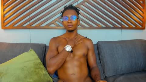Snapshot of jamalmyst_ chatting on February 14, 2025, 1:02 am   online show from February 14, 2025, 1:02 am