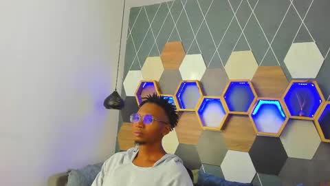 Snapshot of jamalmyst_ chatting on February 21, 2025, 7:32 pm   online show from February 21, 2025, 7:32 pm