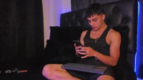 Snapshot of james1lee_ chatting on December 16, 2024, 2:36 am LeonardoInsta LeonardoperezcoPvt open online show from December 16, 2024, 2:36 am