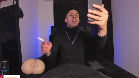 Snapshot of james1lee_ chatting on February 27, 2025, 5:02 am LeonardoInsta LeonardoperezcoPvt open online show from February 27, 2025, 5:02 am