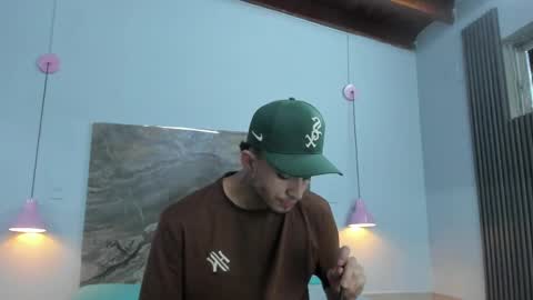 james_06_ online show from May 11, 2026, 4:04 pm