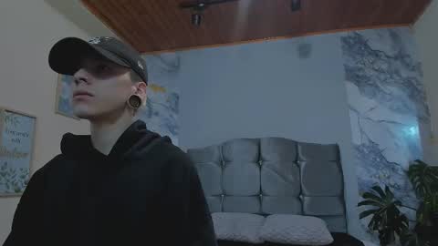 james_adamss_ online show from February 25, 2026, 11:42 am