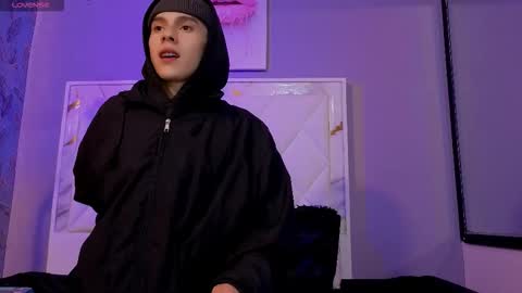 james_adamss_ online show from March 3, 2026, 3:34 am