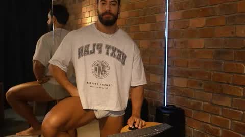 Snapshot of james_axel chatting on October 13, 2025, 1:33 pm James Axel online show from October 13, 2025, 1:33 pm