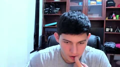 james_cr online show from February 1, 2025, 2:47 am