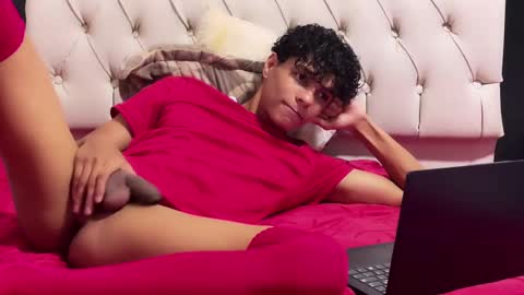 Snapshot of james_dreams_ chatting on March 2, 2025, 5:33 am James online show from March 2, 2025, 5:33 am