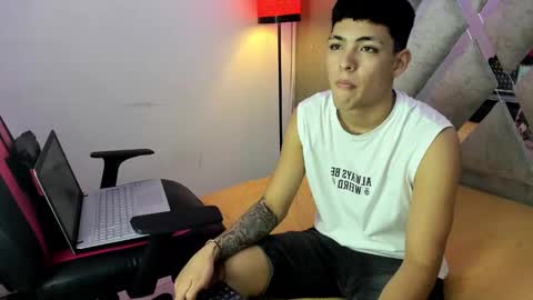 Snapshot of james_hill7 chatting on November 10, 2025, 3:27 am James Hill online show from November 10, 2025, 3:27 am