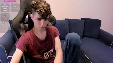 Snapshot of james_mil chatting on September 17, 2025, 8:32 pm James online show from September 17, 2025, 8:32 pm