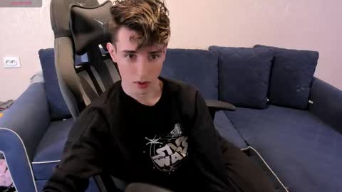 Snapshot of james_mil chatting on September 24, 2025, 8:45 pm James online show from September 24, 2025, 8:45 pm