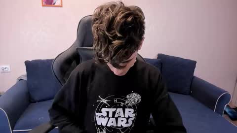 Snapshot of james_mil chatting on October 9, 2025, 7:01 pm James online show from October 9, 2025, 7:01 pm