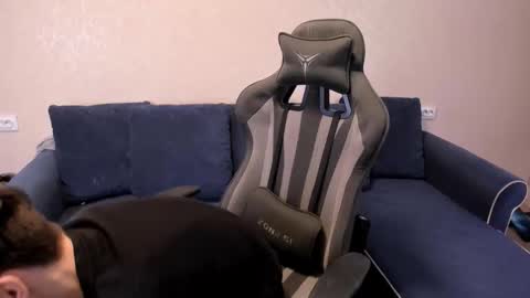 Snapshot of james_mil chatting on October 15, 2025, 7:14 pm James online show from October 15, 2025, 7:14 pm