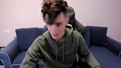 Snapshot of james_mil chatting on October 24, 2025, 6:37 pm James online show from October 24, 2025, 6:37 pm