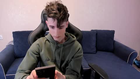 Snapshot of james_mil chatting on October 25, 2025, 6:35 pm James online show from October 25, 2025, 6:35 pm