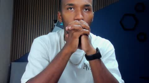 Snapshot of jamesparck chatting on January 22, 2025, 9:32 pm James online show from January 22, 2025, 9:32 pm