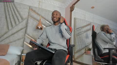 Snapshot of jamesparck chatting on February 7, 2025, 12:17 pm James online show from February 7, 2025, 12:17 pm