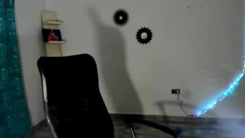 jan_milkhot online show from December 23, 2025, 5:05 am