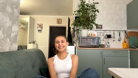 Lina online show from November 15, 2025, 9:50 am