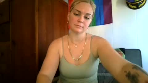 janiefoxx online show from January 14, 2025, 8:04 pm