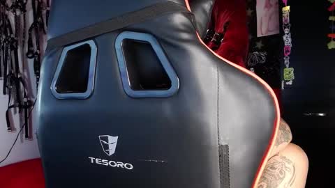 Snapshot of janna_ink chatting on December 24, 2024, 4:11 am      online show from December 24, 2024, 4:11 am