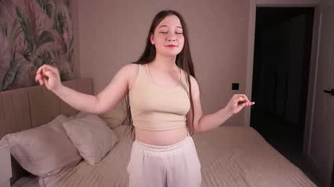 Isabella online show from October 11, 2025, 5:33 pm