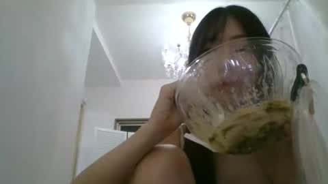 yui online show from September 10, 2025, 2:39 pm