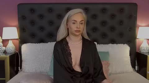 jaquelinemerlot online show from April 21, 2026, 7:03 am