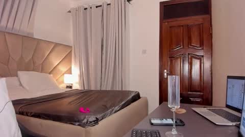 jasmin_melons online show from February 12, 2026, 11:00 pm